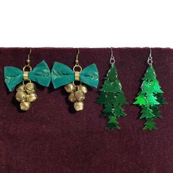 Vtg Holiday Christmas Jewelry Bundle of Earrings & a Charm Bracelet - Picture 2 of 7